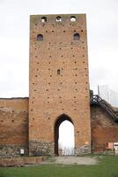 czersk, polen - Mars 24:e, 2024 - ingång torn på slott av de masoviska hertigarna foto