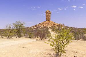 bild av de känd vingerklip sten nål i nordlig namibia under de dag foto