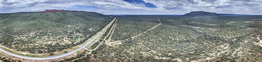 Drönare panorama av de landskap runt om de vattenberg i namibia under de dag foto
