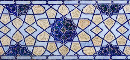 geometrisk traditionell islamic prydnad. fragment av en keramisk mosaik. foto