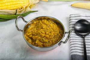 vegan kök - indisk soppa daal foto
