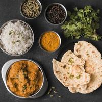 platt låg indisk mat arrangemang