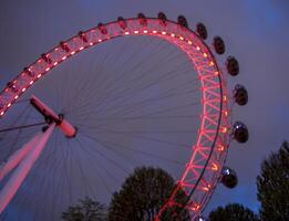 London - 02 08 2018 en Foto av London öga på natt