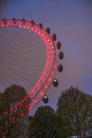 London - 02 08 2018 en Foto av London öga på natt