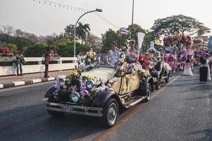 chiang maj, thailand - februari 04, 2023 blomma flyter och parader de 46: e årlig blomma festival 2023 i chiang maj, thailand foto