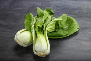 asiatisk kök färsk rå sallad pak choi foto