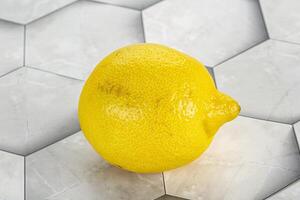 mogen sur gul saftig citron- foto