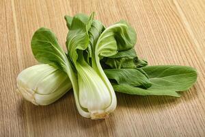 asiatisk kök färsk rå sallad pak choi foto