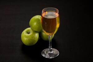 färsk ljuv naturlig äpple juice foto