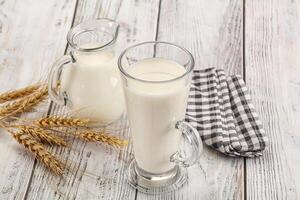 organisk mjölk i de glas foto