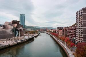 bilbao, bizkaia, spanien, 2024 - guggenheim museum bilbao arkitektur. resa destinationer foto