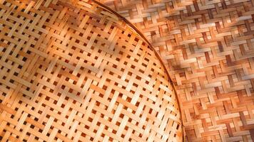 två bambu tröskning korgar textur bakgrund med solljus och skugga på yta, topp se med kopia Plats foto