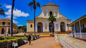 trinidad, Kuba, 25 maj 2014 - oidentifierade personer på Plaza Mayor i Trinidad, Kuba. trinidad har varit ett världsarv på Unesco sedan 1988. foto