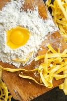 ägg pasta rå tagliatelle handgjord matlagning
