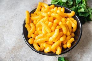 cheetos mellanmål ost majs pinnar måltid foto