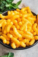 cheetos mellanmål ost majs pinnar måltid foto