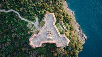 antenn Drönare se av de porto palermo slott i albanien. de slott är en signifikant monument belägen nära de by av himare i sydlig albanien. foto