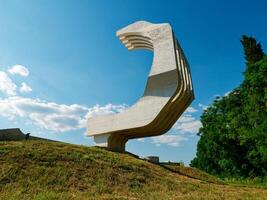 monument till de fallen soldater i golubovci, montenegro. jugoslaviska monument minnesmärke de kämpar av de partisan under värld krig 2. foto