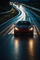 en sporter bil körning på en våt väg på natt foto