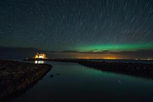 stjärna spår över en ström i de mitten av en fält foto