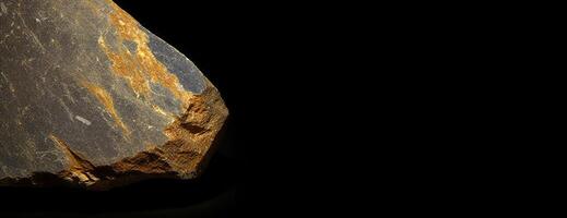 halotrichit är sällsynt dyrbar naturlig sten på svart bakgrund. . rubrik baner attrapp med Plats. foto