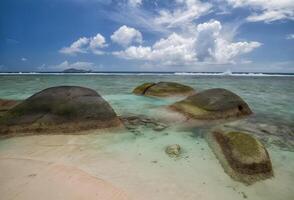 stenblock på de strand på anse la pointe, anse la pointe, foto