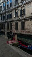 Venedig, Italien - april 2,2023. Venedig stor kanal, turister ridning gondoler foto