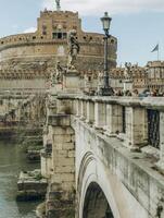 rom, Italien-april 2,2023. slott sant'angelo och de aelian bro över de tiber foto