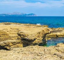 vacker kust och strand landskap panorama can picafort mallorca spanien. foto