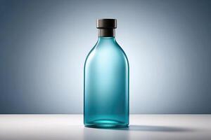en blå glas flaska med en svart lock foto