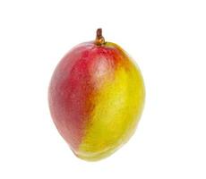 mogen, saftig, söt rödgrön mango. exotiska frukter isolerade på vitt. studiofoto foto
