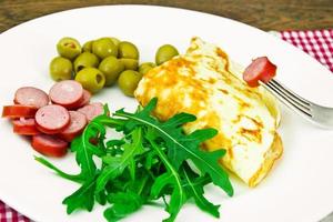 hälsosam och dietmat äggröra med grönsaker foto