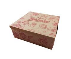 brun förpackning låda med blommig design - låda attrapp isolerat på vit bakgrund foto