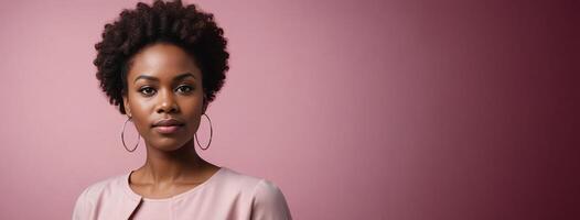 afrikansk amerikan 2025 kvinna isolerat på en rosa bakgrund med kopia Plats. foto