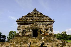 gammal tempel i arkeologisk webbplats i indonesien foto