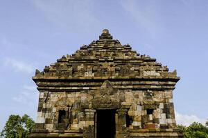 gammal tempel i arkeologisk webbplats i indonesien foto