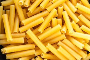 rå pasta tortiglioni matlagning aptitretare måltid mat mellanmål på de tabell kopia Plats mat bakgrund foto