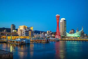 natt scen av hamn av kobe i osaka aera, japan foto