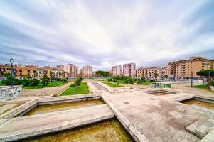 fyrkant i främre av de zisa slott i palermo foto