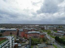 antenn se av central borehamwood London stad av England under molnig och regnig dag, England Storbritannien. april 4:a, 2024 foto