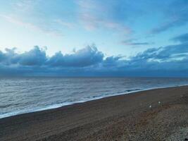 antenn se av walmer strand och hav se under soluppgång, kent, England förenad rike. april 21:a, 2024 foto