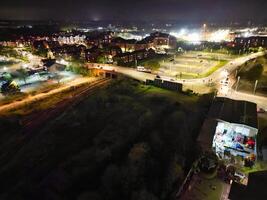 natt antenn se av upplyst historisk central bedford stad av England Storbritannien. april 5:e, 2024 foto