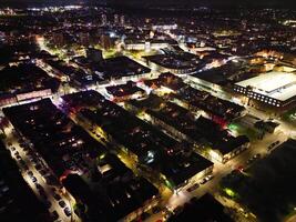 natt antenn se av upplyst historisk central bedford stad av England Storbritannien. april 5:e, 2024 foto