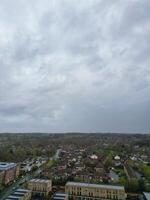 antenn se av elstree London stad av England bra storbritannien under molnig och blåsigt dag. april 4:a, 2024 foto