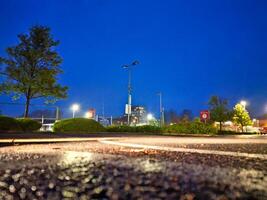 antenn natt se av upplyst borehamwood central London stad av England förenad rike, april 4:a, 2024 foto