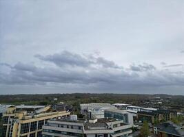 antenn se av elstree London stad av England bra storbritannien under molnig och blåsigt dag. april 4:a, 2024 foto