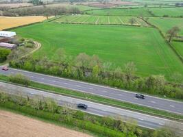 antenn se av mest skön landsbygden by nära rugby stad av England Storbritannien. april 8:e, 2024 foto