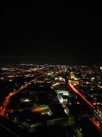 antenn natt se av upplyst stad Centrum byggnader av birmingham central stad av England förenad rike. Mars 30:e, 2024 foto