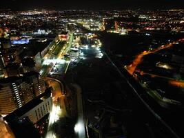 antenn natt se av upplyst stad Centrum byggnader av birmingham central stad av England förenad rike. Mars 30:e, 2024 foto