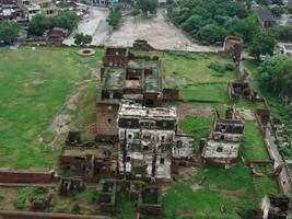 bostads- område nära historisk byggnad i sheikhupura pakistan på november 14, 2023 foto